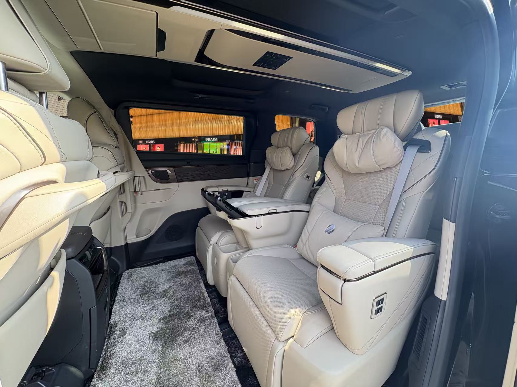 成都包车 成都租埃尔法|商务会议租车 旅游包车 机场接送 川西租车选择成都七虎租车 正规公司 价格透明 专业司机