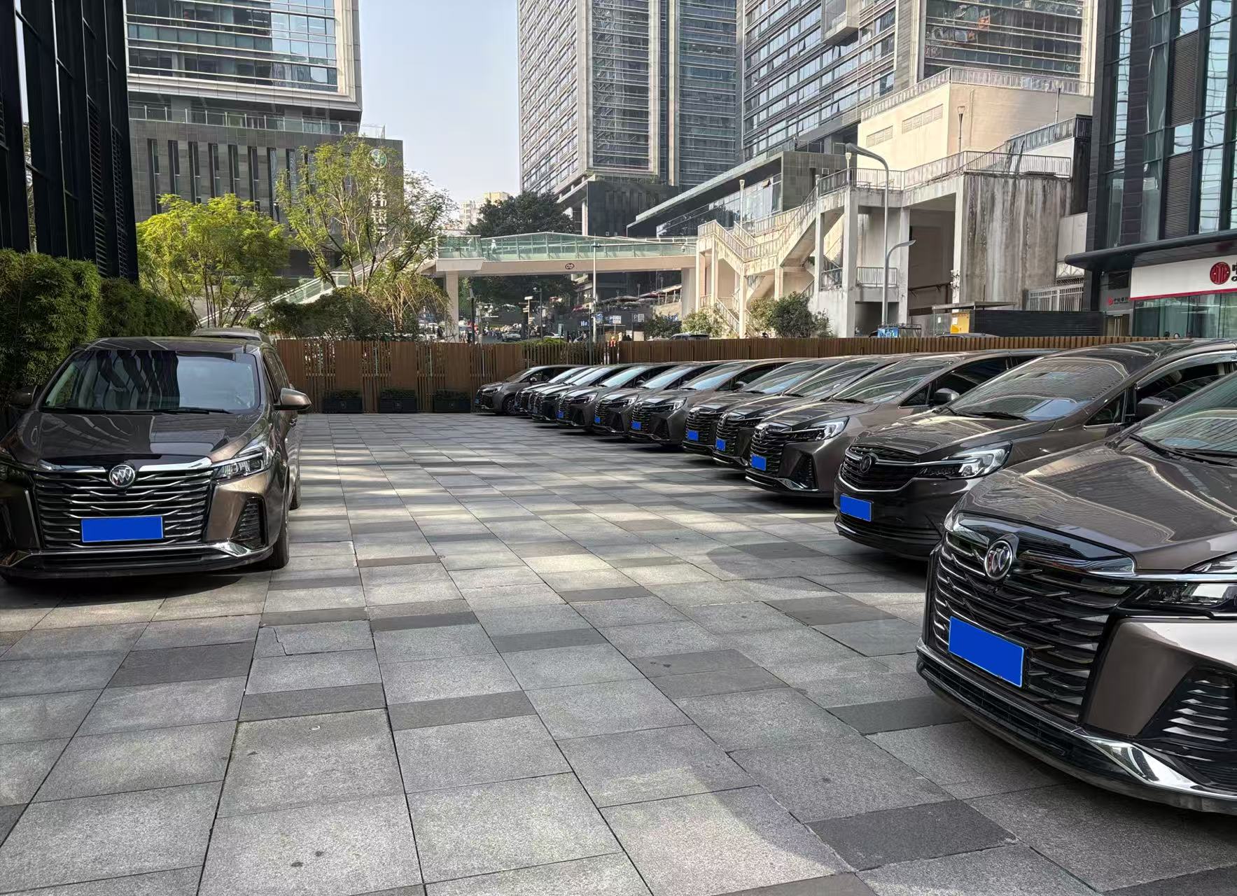 成都商务会议包车，11月24号重庆商务包车，某品牌活动服务用车，艺人接待，客户接送包车