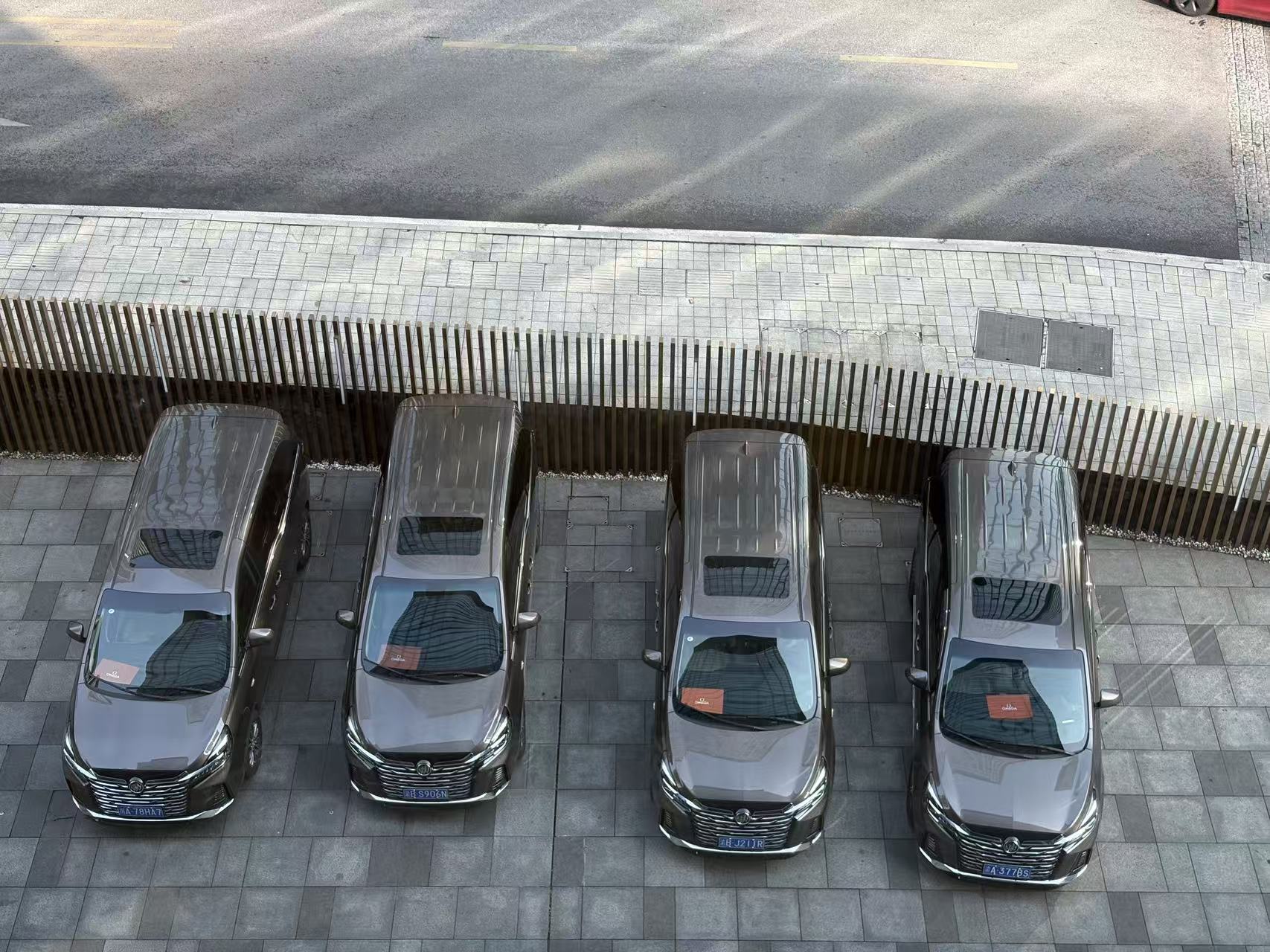 成都商务会议包车，11月24号重庆商务包车，某品牌活动服务用车，艺人接待，客户接送包车