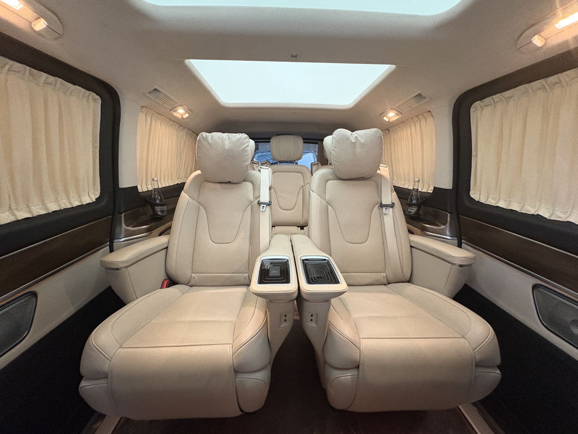 成都会议包车，商务包车，奔驰V，别克GL8商务包车，某奢侈品11月初成都活动接送包车服务